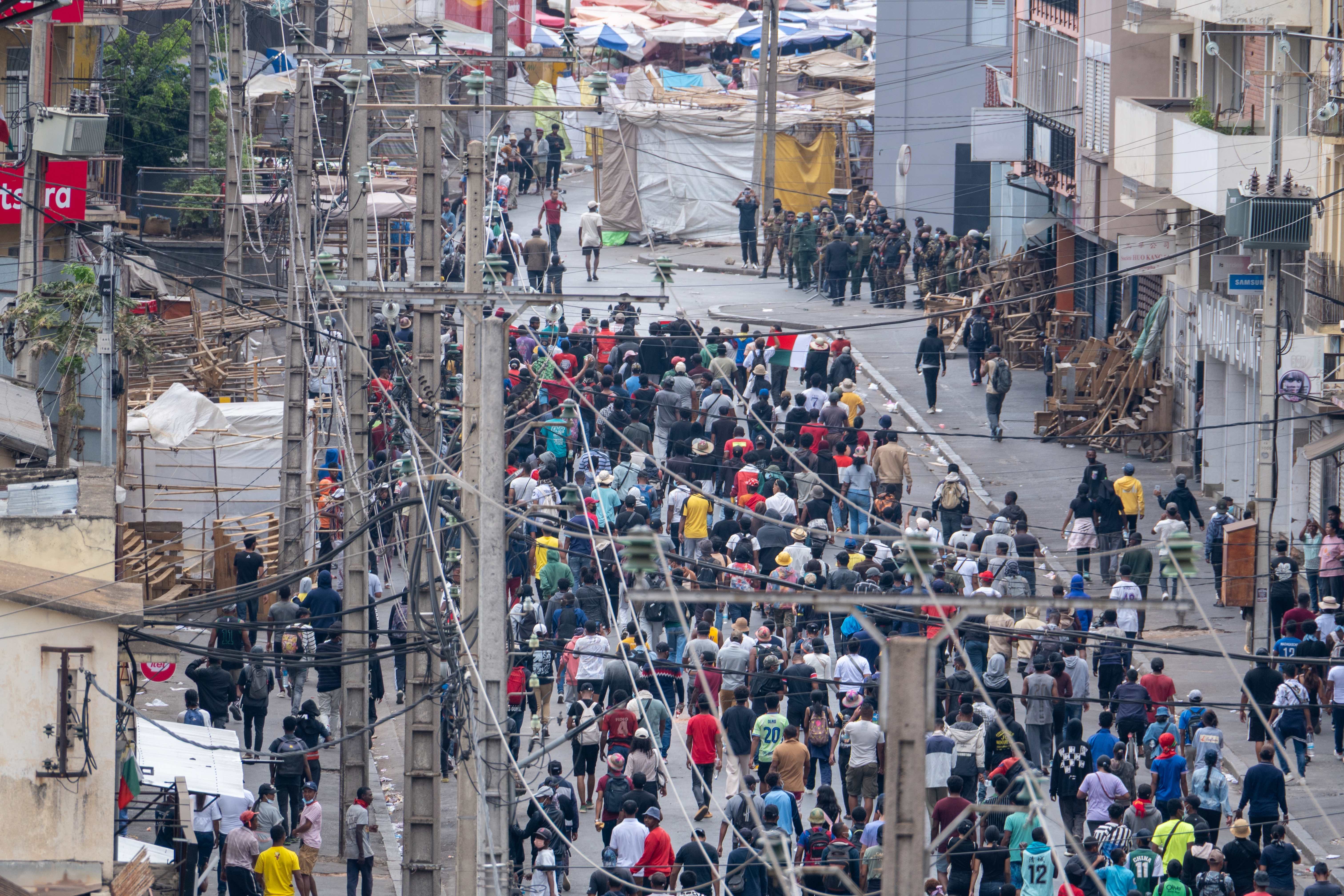30 septembre 2025 : Manifestants dans les rues d'Antananarivo, à Madagascar