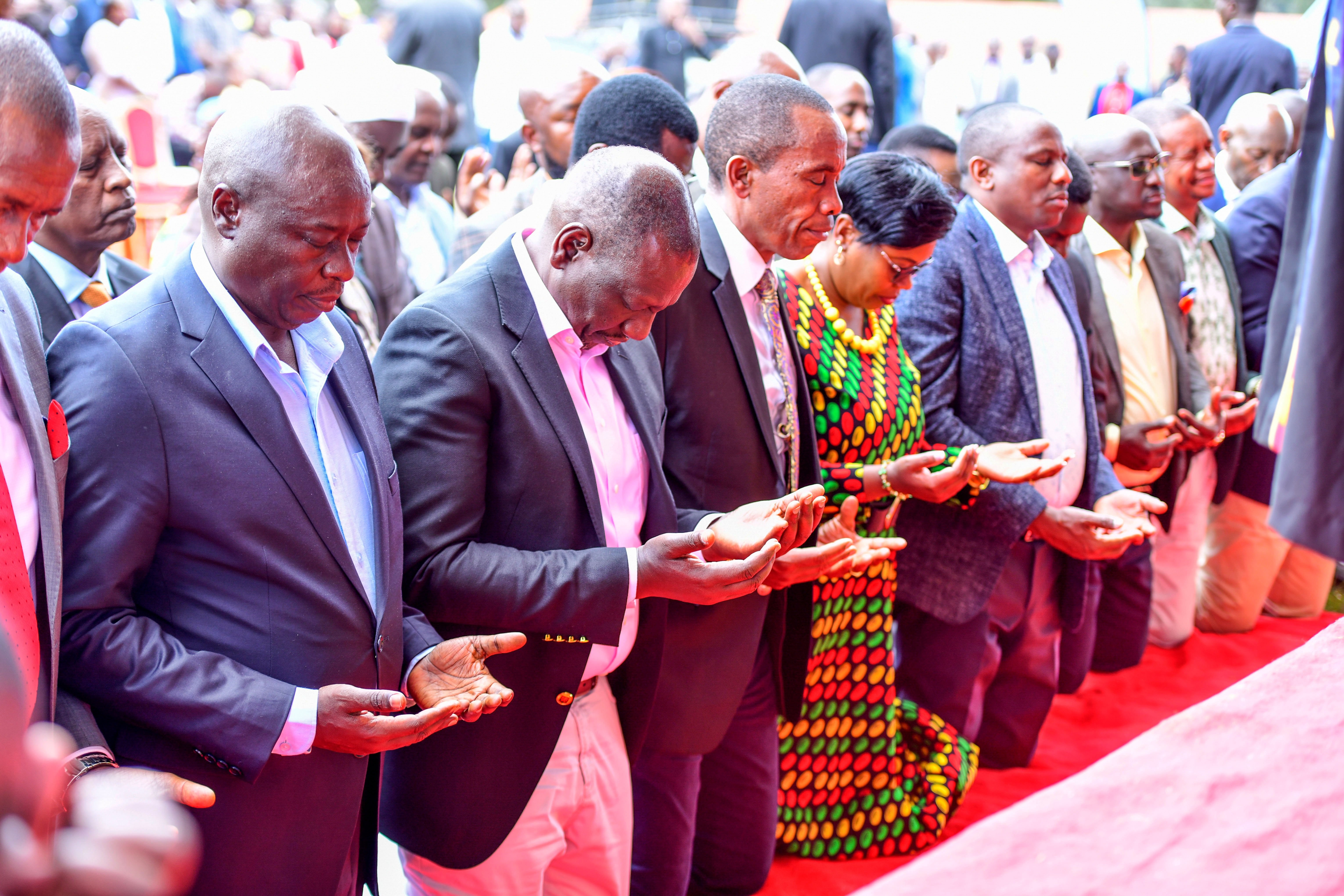 Le président élu William Ruto et d'autres dirigeants pendant le service religieux au P.C.E.A Gathiruini, Githunguri, comté de Kiambu. 20 septembre 2022