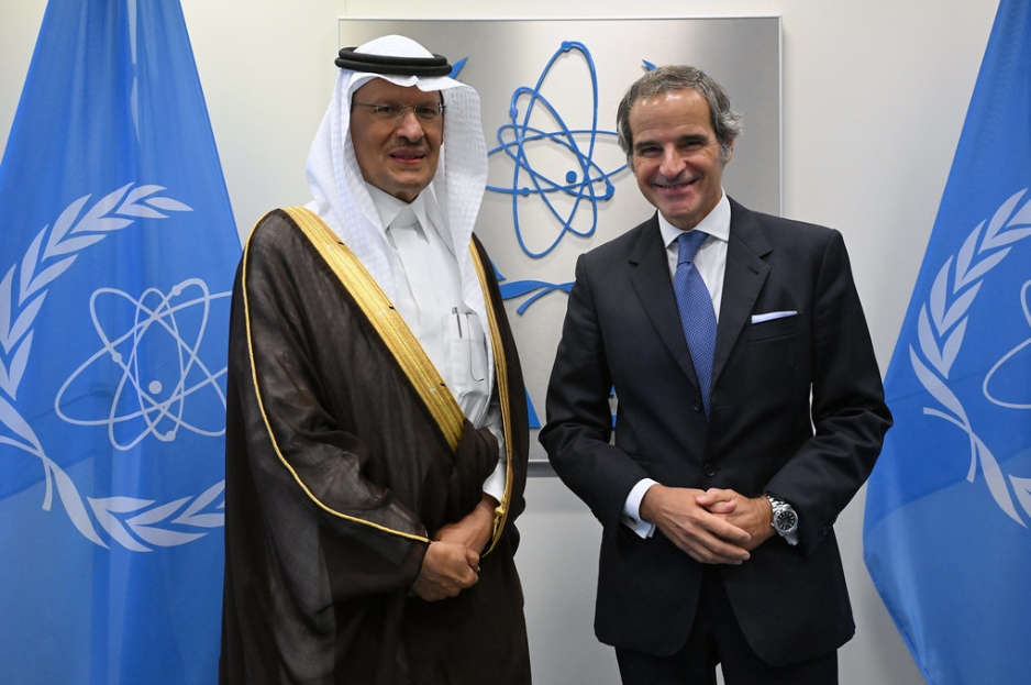 Rencontre de Rafael Mariano Grossi, directeur général de l'AIEA avec le prince Abdulaziz bin Salman, ministre de l'Énergie du Royaume d'Arabie saoudite, 68e Conférence générale de l'AIEA, Vienne, septembre 2024