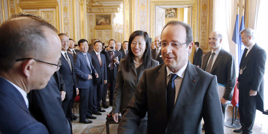 4389264_3_9295_francois-hollande-et-des-entrepreneurs-chinois_41231a97b7d39793262ee9201ad716af.jpg