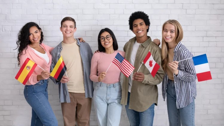 Immigrants de différents pays et étudiants en échange de l'école de langues