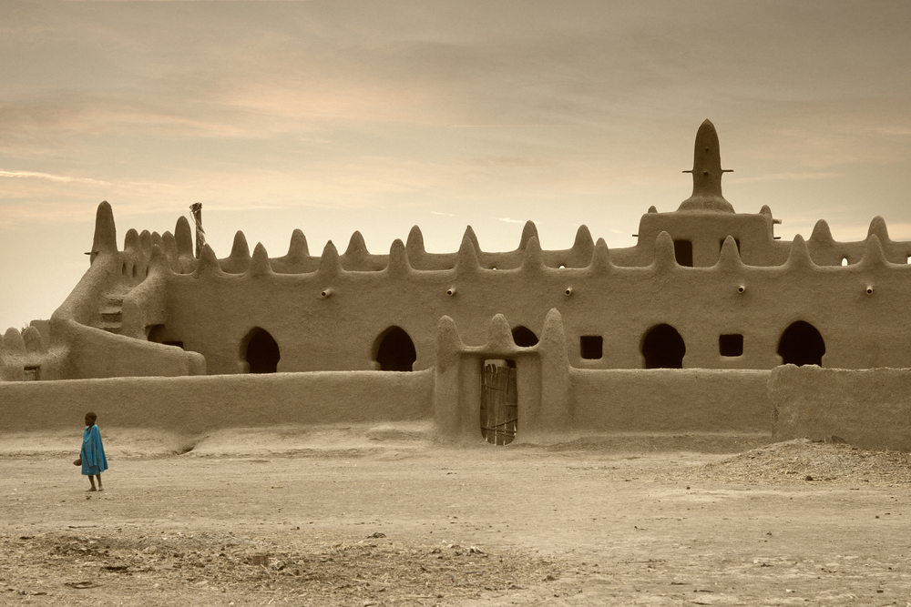 Djenné, Mali – 25 janvier 1992 : mosquées entièrement construites en argile 