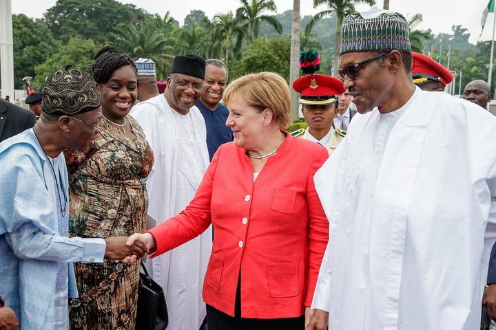 Der nigerianische Präsident Buhari empfängt die deutsche Kanzlerin Angela Merkel in seiner offiziellen Residenz am 31. August 2018. Copyright Channels TV