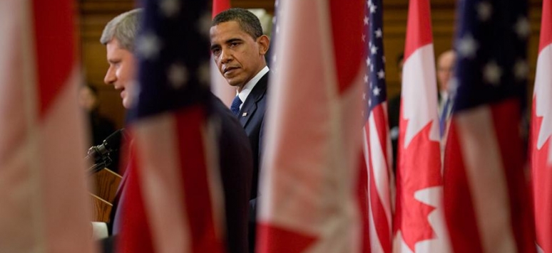 Barack Obama et Stephen Harper donnent une conférence de presse.