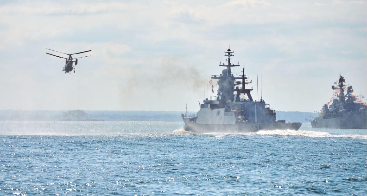 Navires de guerre de la marine russe pendant un exercice naval  dans la mer Baltique 