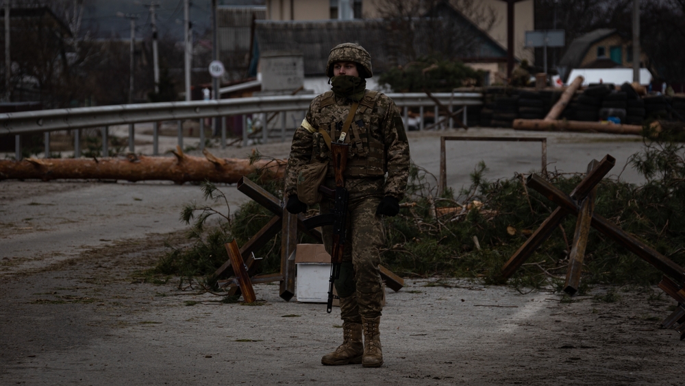 Soldat ukrainien, Irpin, région de Kiev, Ukraine - 3 mars 2022 :  