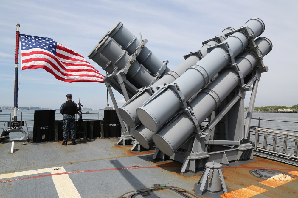 Lance-missiles antinavires Harpoon sur le pont de l'USS San Jacinto 