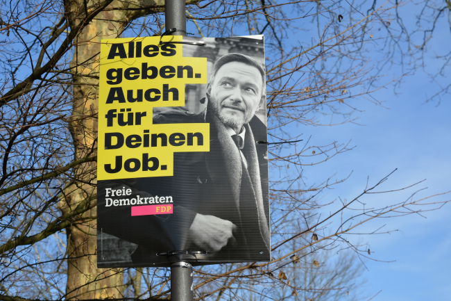 Heidelberg, Deutschland - 25. Januar 2025: Plakat für die liberale politische Partei FDP bei den Bundestagswahlen 2025