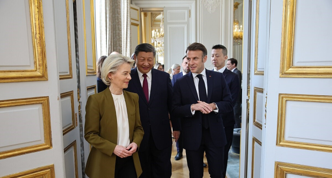 General Secretary of the Communist Party of China Xi Jinping meeting with President of France Emmanuel Macron and President of the European Commission Ursula von der Leyen, during Xi's visit to France.